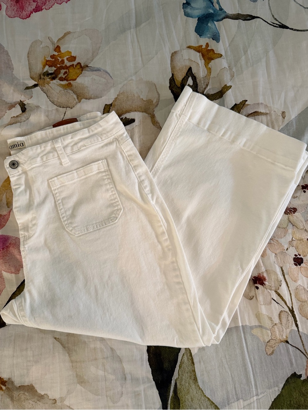 Luvamia White Wide Leg Cropped Jeans EUC 2XL